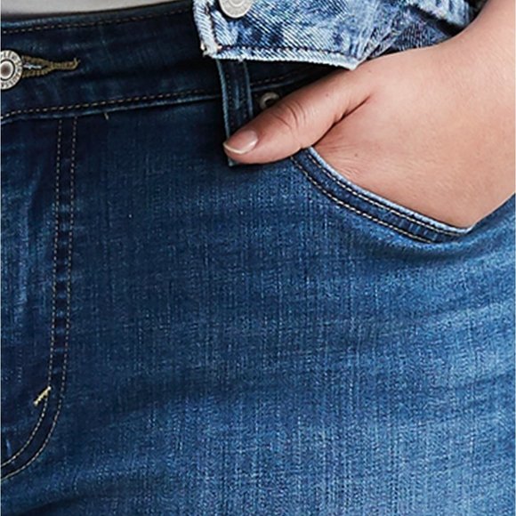 Levi's Plus Size 414 Distressed Straight Jeans - Picture 4 of 5